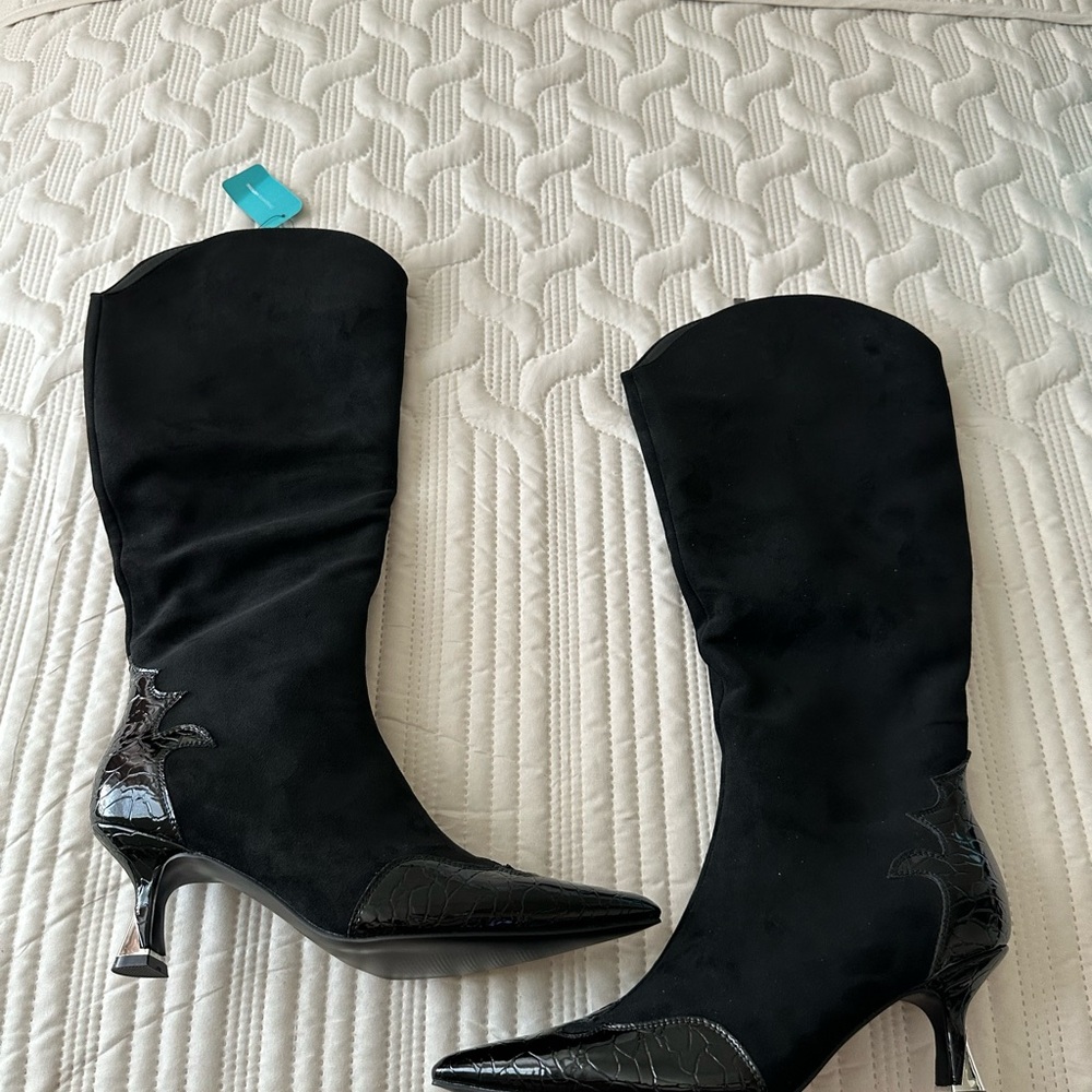 New- Black Pointed Toe faux suede Boots